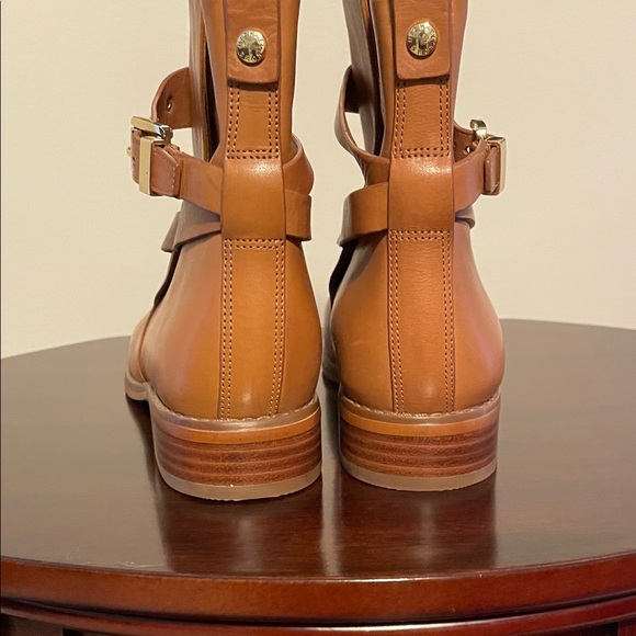 Chic Michael Kors Tan Leather Ankle Booties - Picture 6 of 9